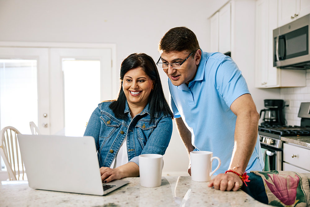 HomeView Couple Laptop
